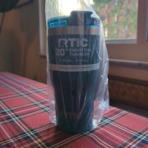 RTIC Essential Tumbler 20 oz Deep Harbor
